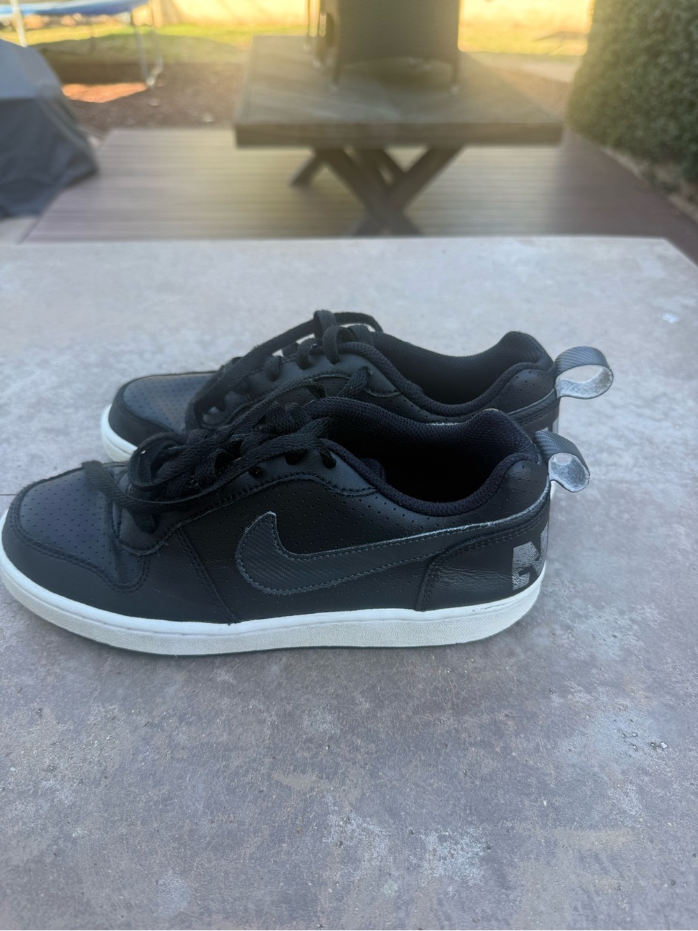 Nike Kids Black Low-Top Sneakers with White Sole - Picture 3 of 11